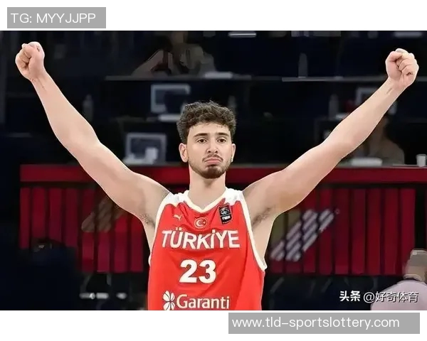 约基奇强吃申京,篮下起飞暴扣全场沸腾—篮球巅峰对决的瞬间震撼 约基奇强吃申京,篮下起飞暴扣全场沸腾—篮球巅峰对决的瞬间震撼