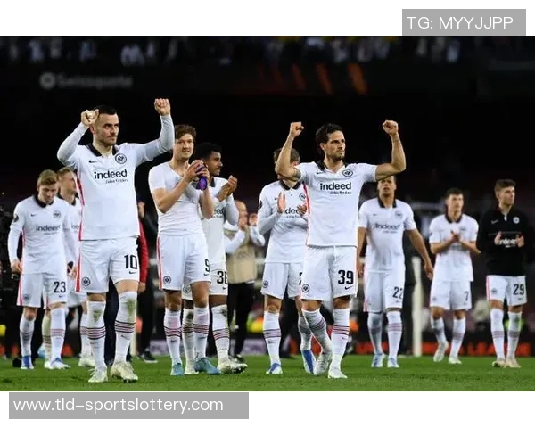 法兰克福后卫:巴萨的比赛风格非常大胆,你会欣赏他们的水平 法兰克福后卫:巴萨的比赛风格非常大胆,你会欣赏他们的水平